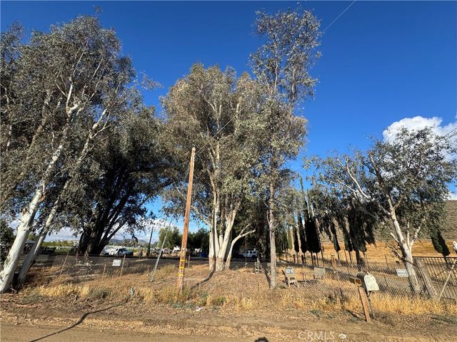 28265 California, Winchester, CA 92596