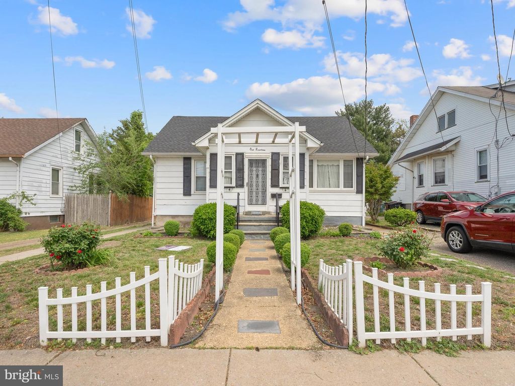 119 S CHESTER AVENUE, Riverside, NJ 08075