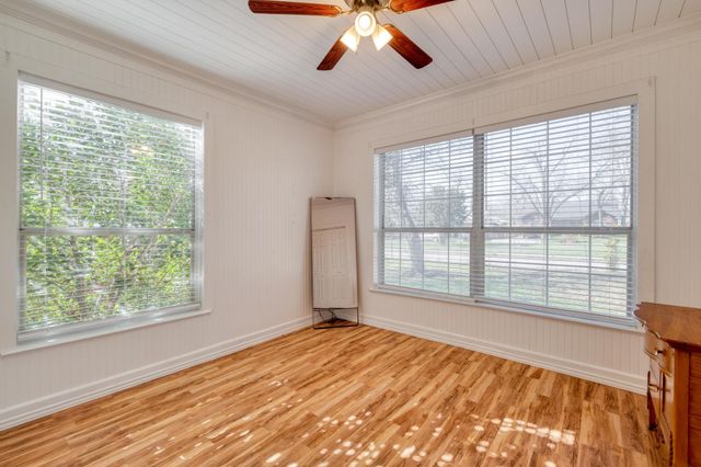 1409 Burns BLVD, Taylor, TX 76574