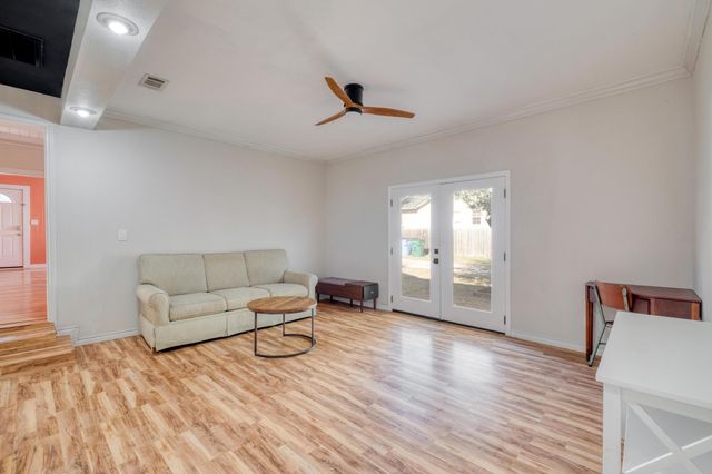 1409 Burns BLVD, Taylor, TX 76574