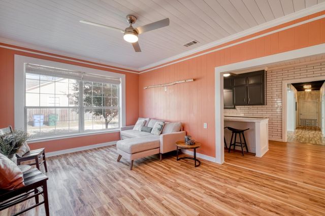 1409 Burns BLVD, Taylor, TX 76574