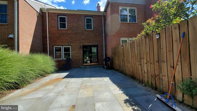 7526 HEATHERTON LN, Potomac, MD 20854