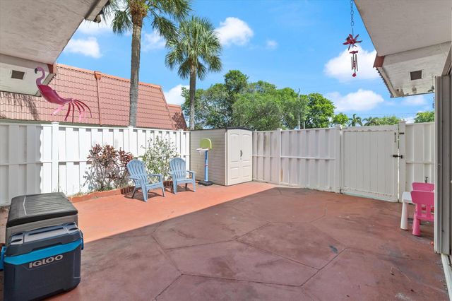 1423 SW 28th Avenue, Boynton Beach, FL 33426
