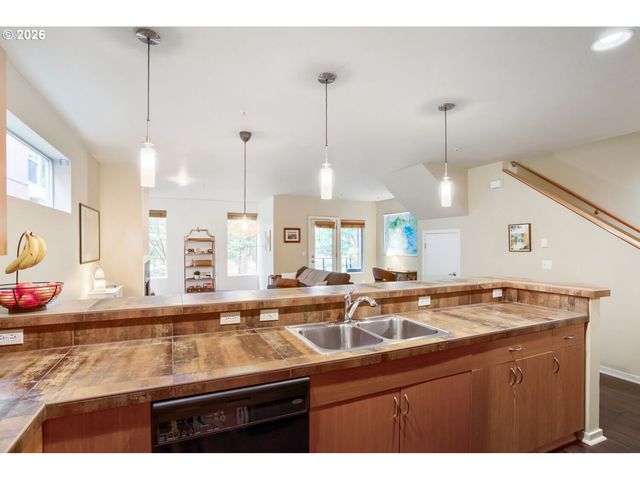 8542 N CENTRAL St, Portland, OR 97203