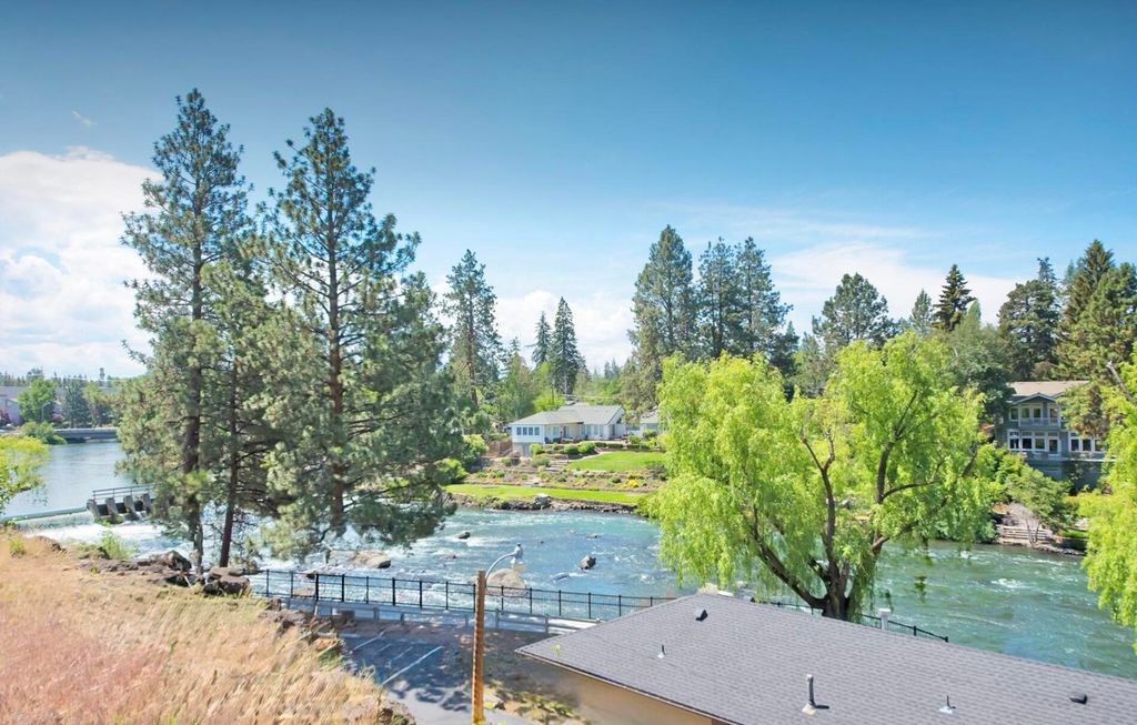 1565 NW Wall Street 306, Bend, OR 97703