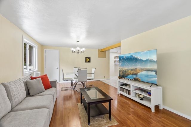 31 Parham Rd, Tyngsborough, MA 01879