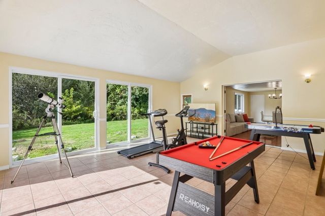 31 Parham Rd, Tyngsborough, MA 01879