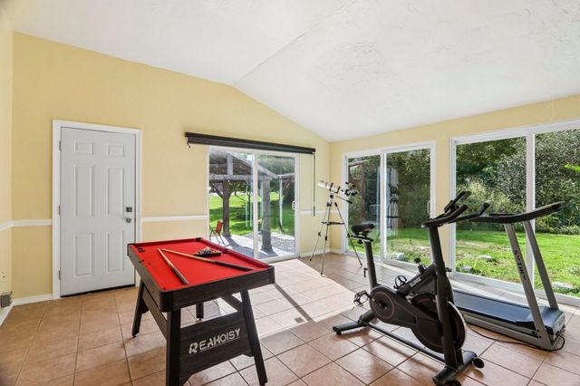 31 Parham Rd, Tyngsborough, MA 01879
