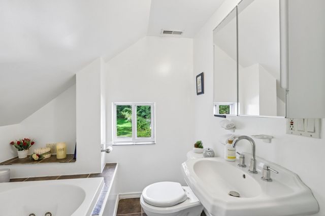 31 Parham Rd, Tyngsborough, MA 01879
