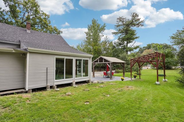31 Parham Rd, Tyngsborough, MA 01879