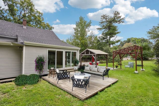 31 Parham Rd, Tyngsborough, MA 01879