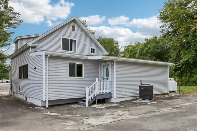 31 Parham Rd, Tyngsborough, MA 01879