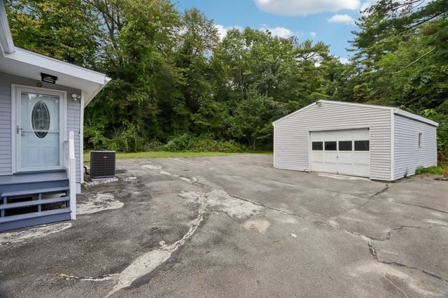31 Parham Rd, Tyngsborough, MA 01879