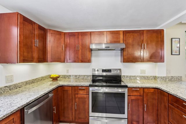 31 Parham Rd, Tyngsborough, MA 01879