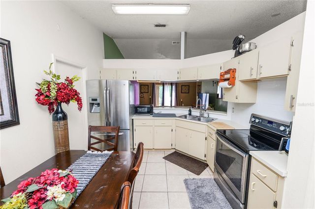 1678 BLOSSOM CIRCLE W, Lakeland, FL 33805