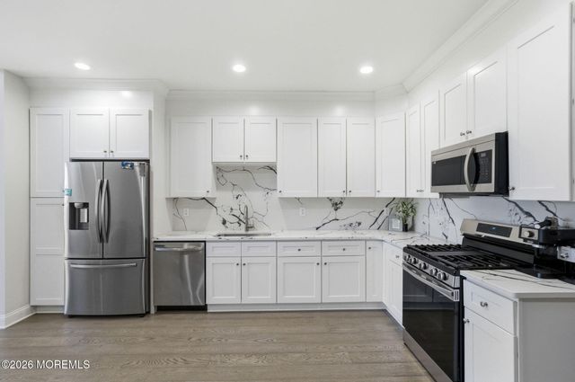 109 Hedgerow Lane, Manalapan, NJ 07726