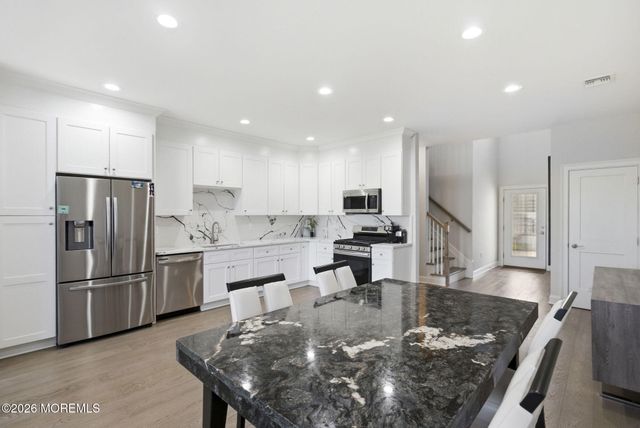 109 Hedgerow Lane, Manalapan, NJ 07726