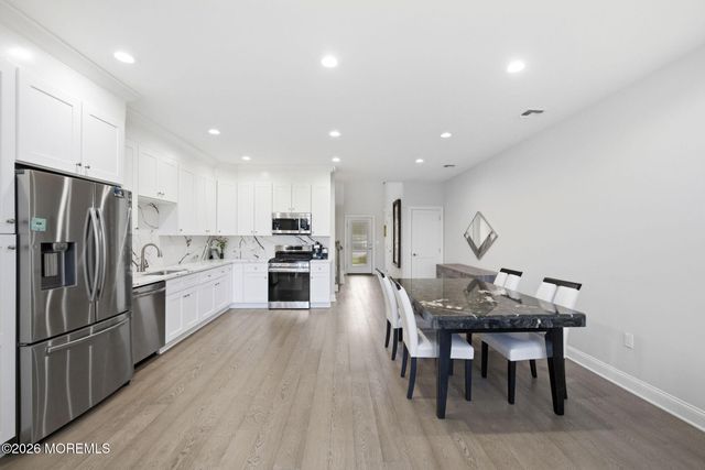 109 Hedgerow Lane, Manalapan, NJ 07726