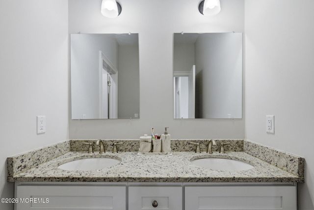 109 Hedgerow Lane, Manalapan, NJ 07726