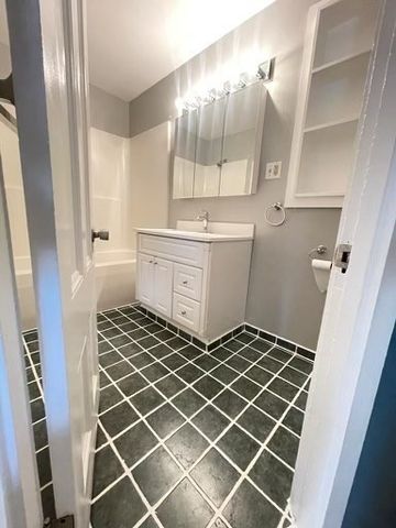 10 Mineral Street 1, Reading, MA 01867