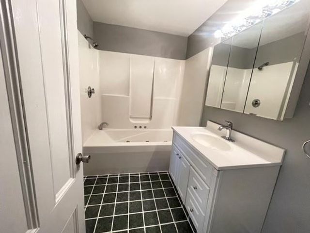 10 Mineral Street 1, Reading, MA 01867