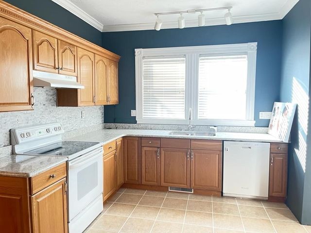 10 Mineral Street 1, Reading, MA 01867