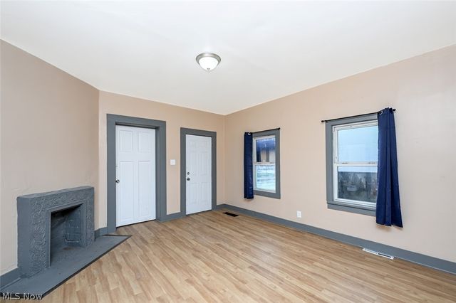 906 E Buchtel Avenue, Akron, OH 44319