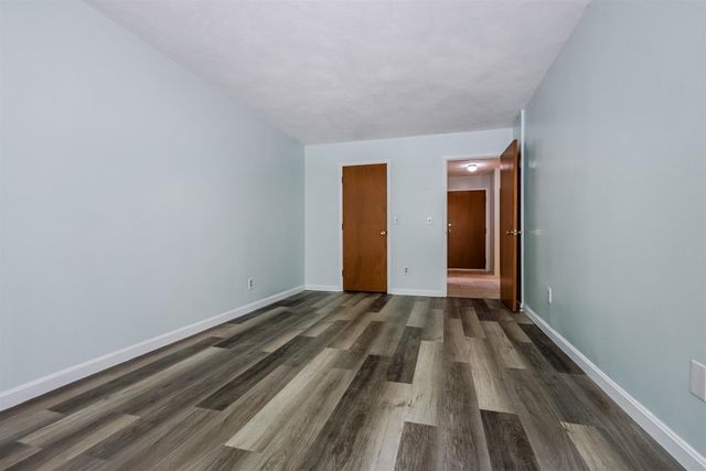 210 Brook Village Rd Apt 7, Nashua, NH 03062