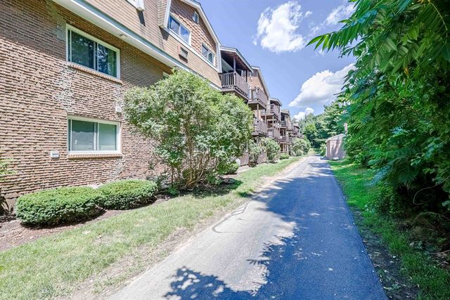 210 Brook Village Rd Apt 7, Nashua, NH 03062