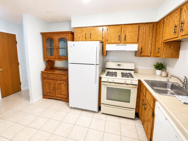 210 Brook Village Rd Apt 7, Nashua, NH 03062
