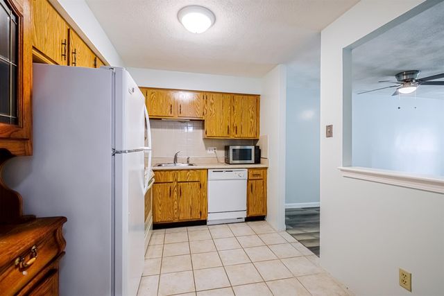 210 Brook Village Rd Apt 7, Nashua, NH 03062
