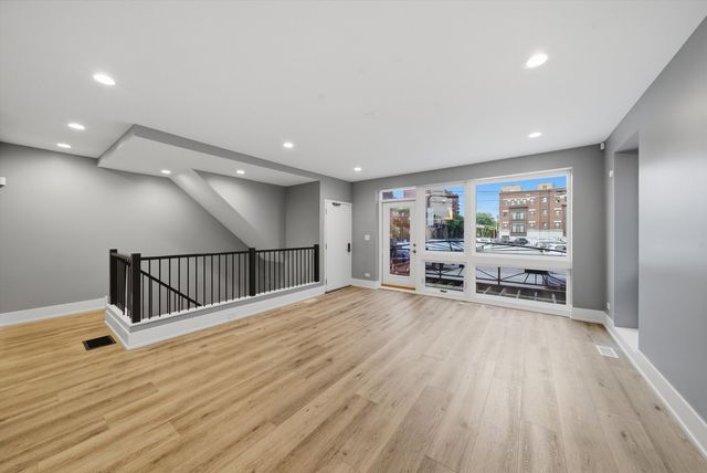 308 W EVERGREEN Avenue 1R, Chicago, IL 60610