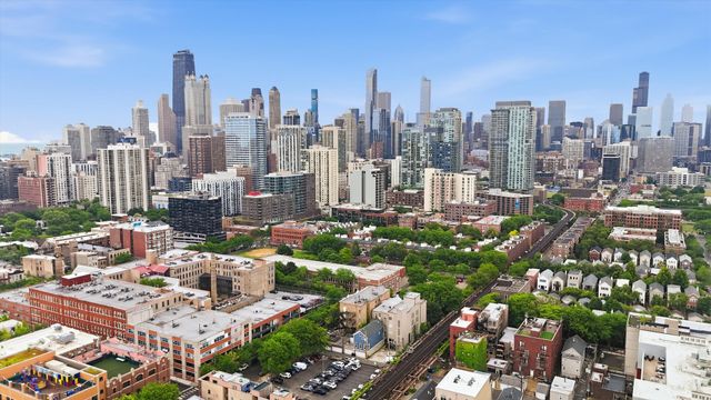 308 W EVERGREEN Avenue 1R, Chicago, IL 60610
