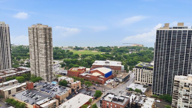 308 W EVERGREEN Avenue 1R, Chicago, IL 60610