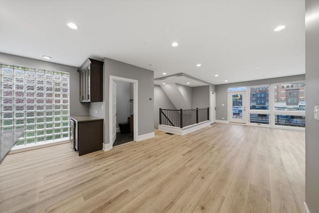 308 W EVERGREEN Avenue 1R, Chicago, IL 60610