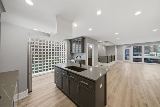 308 W EVERGREEN Avenue 1R, Chicago, IL 60610