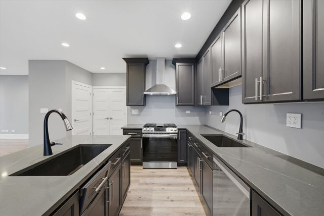 308 W EVERGREEN Avenue 1R, Chicago, IL 60610