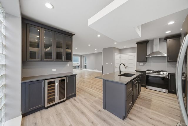 308 W EVERGREEN Avenue 1R, Chicago, IL 60610