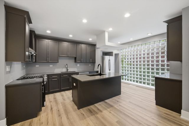 308 W EVERGREEN Avenue 1R, Chicago, IL 60610