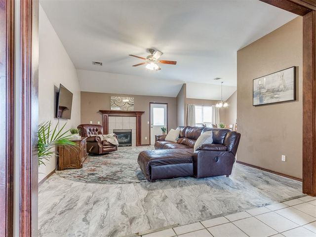 11712 SW 7th Street, Yukon, OK 73099