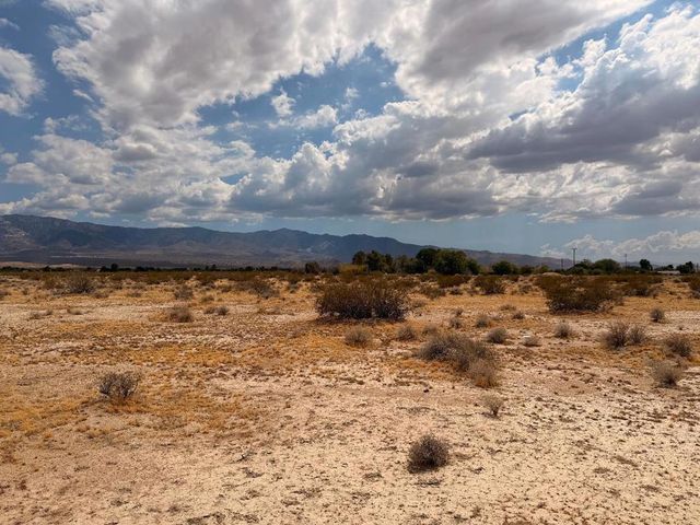 40 Rabbit Springs Road, Lucerne Valley, CA 92356
