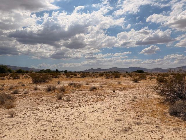 40 Rabbit Springs Road, Lucerne Valley, CA 92356
