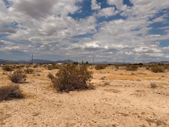 40 Rabbit Springs Road, Lucerne Valley, CA 92356