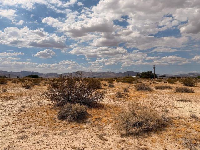 40 Rabbit Springs Road, Lucerne Valley, CA 92356