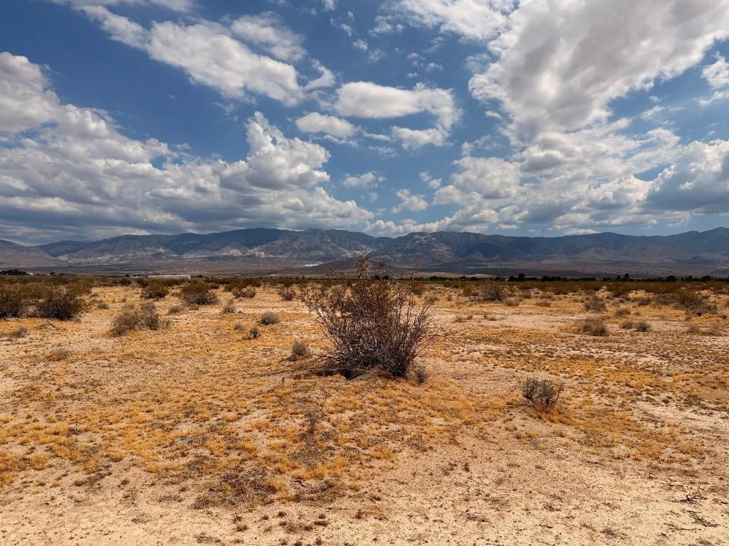 40 Rabbit Springs Road, Lucerne Valley, CA 92356