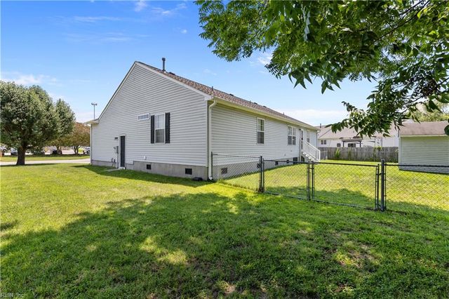 417 S Parliament DR, Virginia Beach, VA 23462