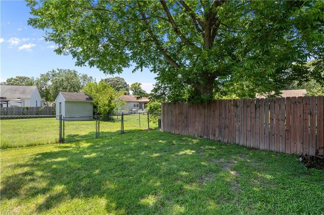 417 S Parliament DR, Virginia Beach, VA 23462