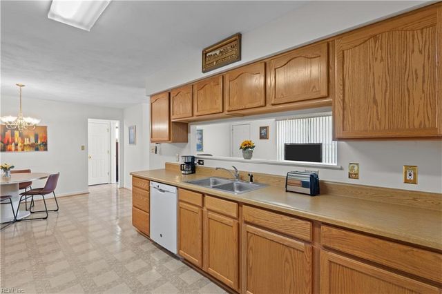 417 S Parliament DR, Virginia Beach, VA 23462