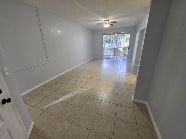 18340 NW 68th Avenue F, Hialeah, FL 33015