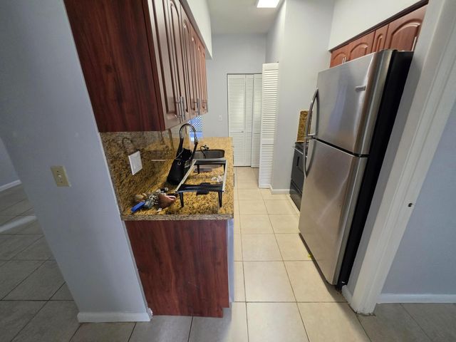 18340 NW 68th Avenue F, Hialeah, FL 33015